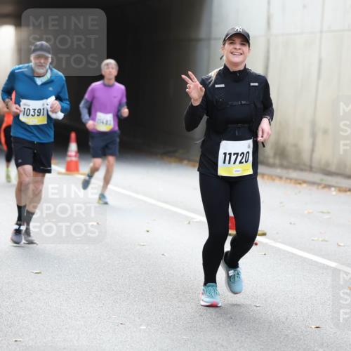 05.10.2025 - 20. swb-Marathon Bremen Michael Strokosch http://msf.ph/oto/9207338 05.10.2025 10:53:40 Laufen 10391, 10432, 11720 meine-sportfotos.de
