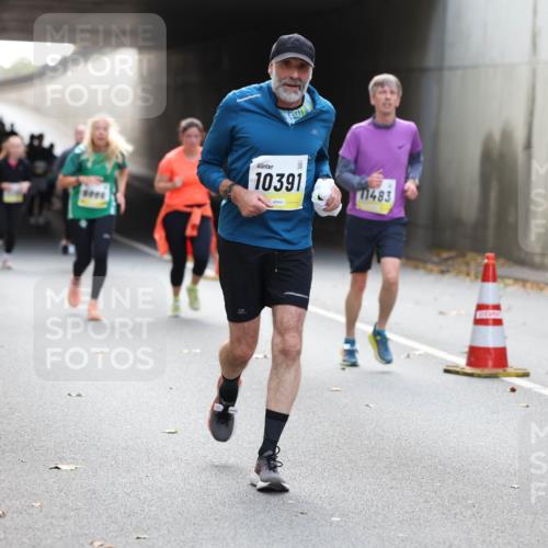 05.10.2025 - 20. swb-Marathon Bremen Michael Strokosch http://msf.ph/oto/9207345 05.10.2025 10:53:41 Laufen 3688, 10391, 11483 meine-sportfotos.de