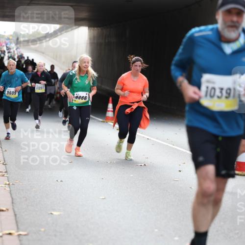 05.10.2025 - 20. swb-Marathon Bremen Michael Strokosch http://msf.ph/oto/9207348 05.10.2025 10:53:42 Laufen 9609, 11207, 9666, 10391 meine-sportfotos.de