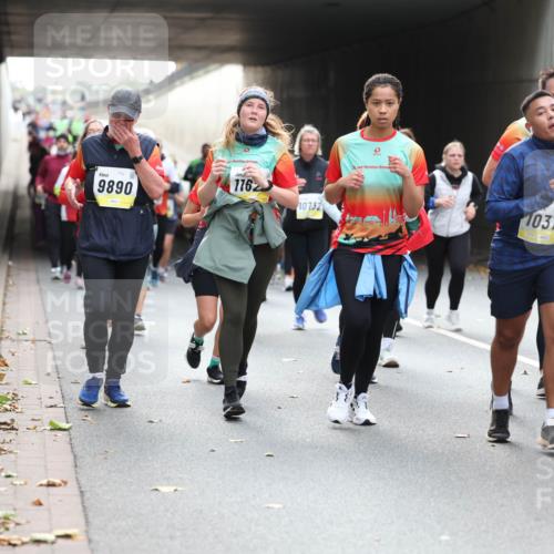 05.10.2025 - 20. swb-Marathon Bremen Michael Strokosch http://msf.ph/oto/9207349 05.10.2025 11:00:21 Laufen 9890, 116, 10732, 10371, 20 meine-sportfotos.de