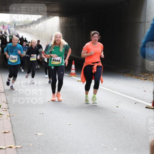 05.10.2025 - 20. swb-Marathon Bremen Michael Strokosch http://msf.ph/oto/9207350 05.10.2025 10:53:43 Laufen 9609, 11207, 9666 meine-sportfotos.de