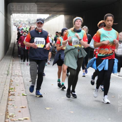 05.10.2025 - 20. swb-Marathon Bremen Michael Strokosch http://msf.ph/oto/9207351 05.10.2025 11:00:22 Laufen 9890, 1162, 10371 meine-sportfotos.de