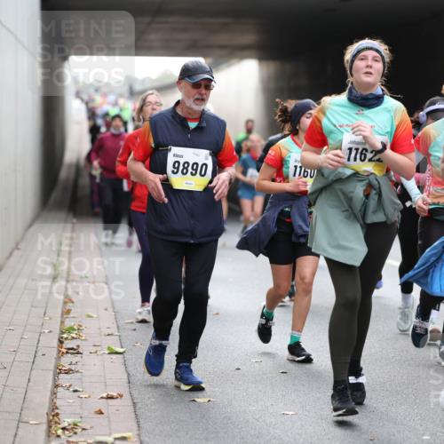 05.10.2025 - 20. swb-Marathon Bremen Michael Strokosch http://msf.ph/oto/9207354 05.10.2025 11:00:23 Laufen 9890, 1160, 1162, 20 meine-sportfotos.de