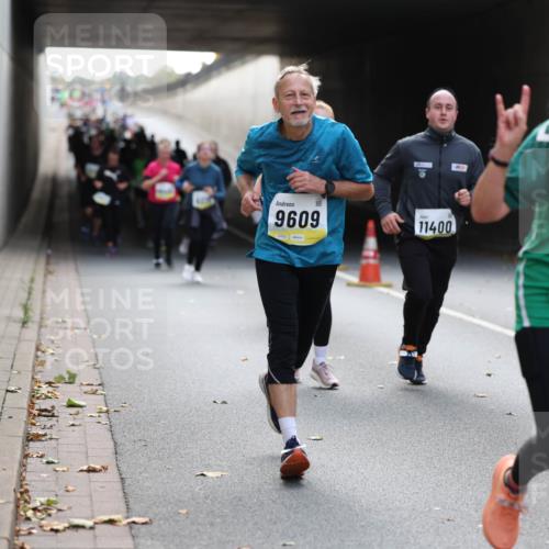 05.10.2025 - 20. swb-Marathon Bremen Michael Strokosch http://msf.ph/oto/9207363 05.10.2025 10:53:46 Laufen 9609, 11400, 9666 meine-sportfotos.de