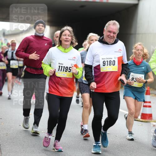 05.10.2025 - 20. swb-Marathon Bremen Michael Strokosch http://msf.ph/oto/9207372 05.10.2025 11:00:29 Laufen 9180, 02135, 11195, 01977, 93, 10249 meine-sportfotos.de