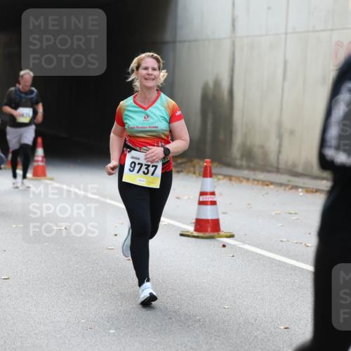 05.10.2025 - 20. swb-Marathon Bremen Michael Strokosch http://msf.ph/oto/9207373 05.10.2025 10:53:49 Laufen 8371, 9737, 1120 meine-sportfotos.de