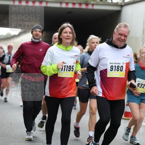 05.10.2025 - 20. swb-Marathon Bremen Michael Strokosch http://msf.ph/oto/9207374 05.10.2025 11:00:30 Laufen 9180, 11195, 01977, 9321, 10245 meine-sportfotos.de