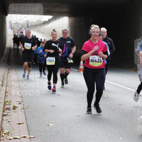 05.10.2025 - 20. swb-Marathon Bremen Michael Strokosch http://msf.ph/oto/9207394 05.10.2025 10:53:53 Laufen 7216, 11582, 10420, 9378 meine-sportfotos.de