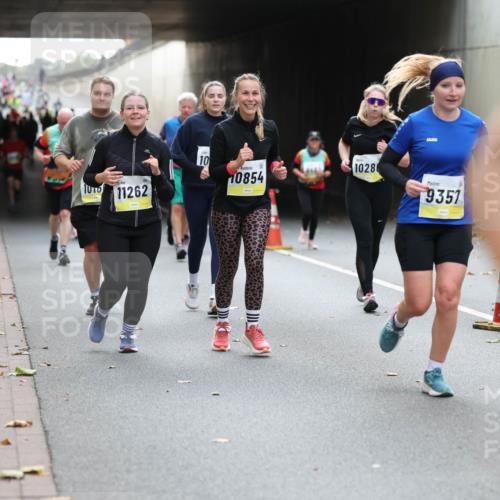 05.10.2025 - 20. swb-Marathon Bremen Michael Strokosch http://msf.ph/oto/9207395 05.10.2025 11:00:36 Laufen 10, 11262, 10, 10854, 10286, 9357 meine-sportfotos.de
