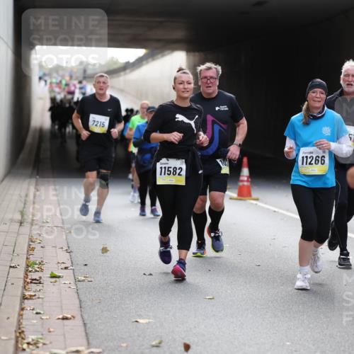 05.10.2025 - 20. swb-Marathon Bremen Michael Strokosch http://msf.ph/oto/9207402 05.10.2025 10:53:54 Laufen 7215, 11582, 11266, 10420 meine-sportfotos.de
