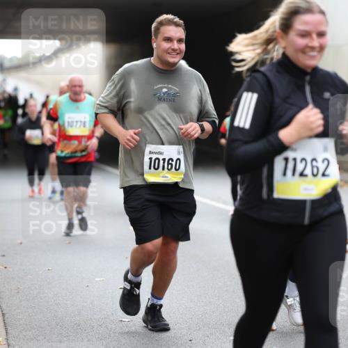 05.10.2025 - 20. swb-Marathon Bremen Michael Strokosch http://msf.ph/oto/9207411 05.10.2025 11:00:39 Laufen 10776, 10160, 11262 meine-sportfotos.de