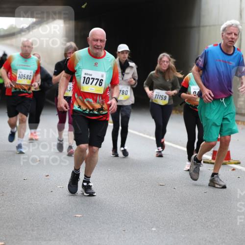 05.10.2025 - 20. swb-Marathon Bremen Michael Strokosch http://msf.ph/oto/9207418 05.10.2025 11:00:41 Laufen 10580, 13, 10776, 780, 11159, 2125 meine-sportfotos.de