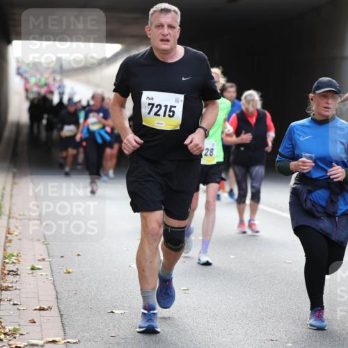 05.10.2025 - 20. swb-Marathon Bremen Michael Strokosch http://msf.ph/oto/9207425 05.10.2025 10:53:58 Laufen 7215, 28 meine-sportfotos.de