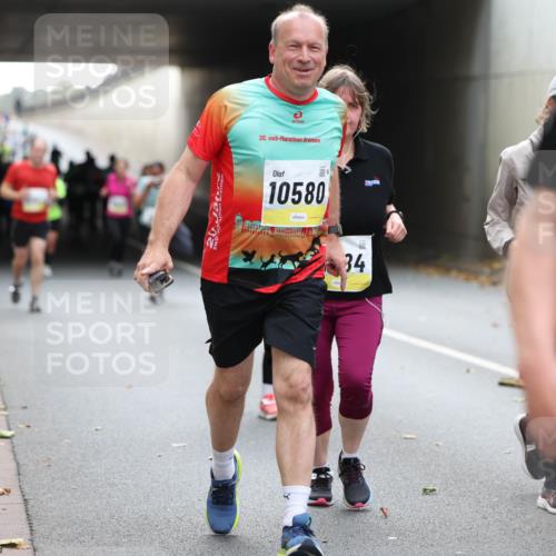 05.10.2025 - 20. swb-Marathon Bremen Michael Strokosch http://msf.ph/oto/9207434 05.10.2025 11:00:44 Laufen 20, 10580, 34, 0 meine-sportfotos.de