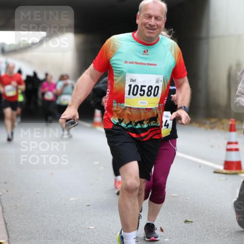 05.10.2025 - 20. swb-Marathon Bremen Michael Strokosch http://msf.ph/oto/9207436 05.10.2025 11:00:44 Laufen 20, 25, 10580, 4, 9, 80 meine-sportfotos.de