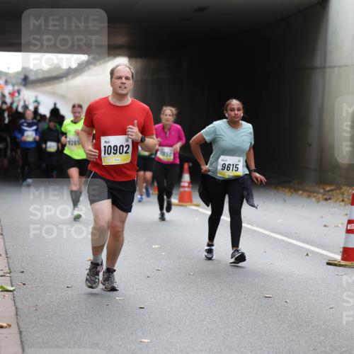 05.10.2025 - 20. swb-Marathon Bremen Michael Strokosch http://msf.ph/oto/9207443 05.10.2025 11:00:48 Laufen 265, 10902, 70650, 9615 meine-sportfotos.de
