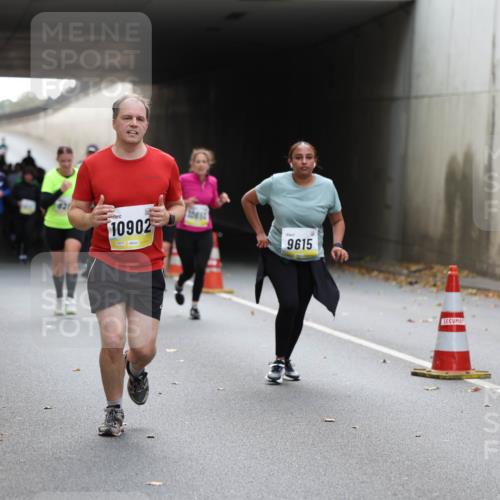05.10.2025 - 20. swb-Marathon Bremen Michael Strokosch http://msf.ph/oto/9207445 05.10.2025 11:00:49 Laufen 10902, 9615 meine-sportfotos.de
