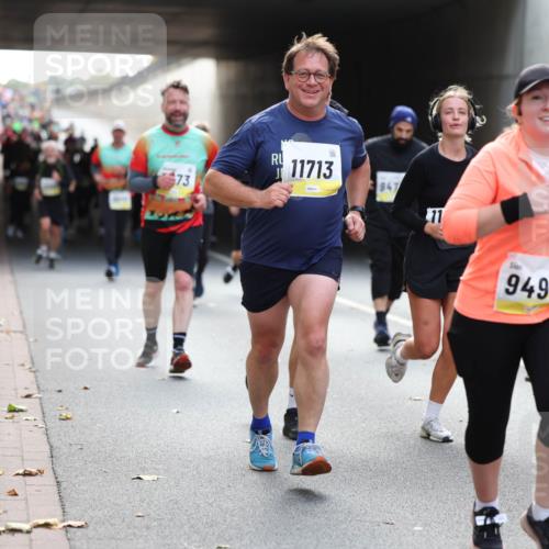 05.10.2025 - 20. swb-Marathon Bremen Michael Strokosch http://msf.ph/oto/9207458 05.10.2025 10:54:06 Laufen 11713, 73, 847, 11, 9495, 11026 meine-sportfotos.de