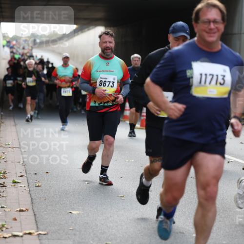 05.10.2025 - 20. swb-Marathon Bremen Michael Strokosch http://msf.ph/oto/9207459 05.10.2025 10:54:07 Laufen 9472, 20, 9673, 11713, 11456 meine-sportfotos.de
