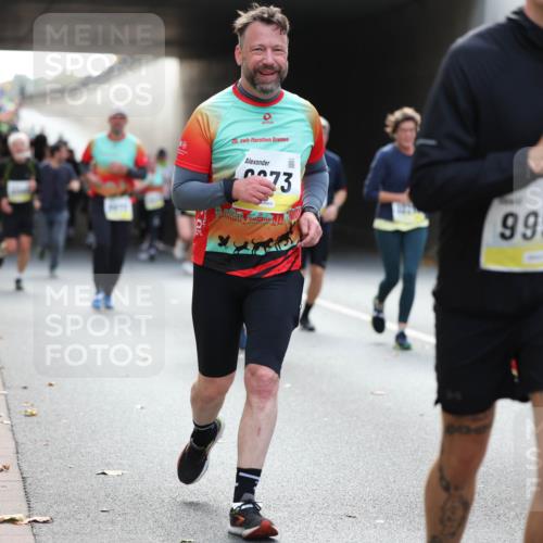 05.10.2025 - 20. swb-Marathon Bremen Michael Strokosch http://msf.ph/oto/9207470 05.10.2025 10:54:08 Laufen 20, 73, 9991 meine-sportfotos.de