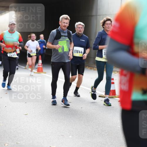 05.10.2025 - 20. swb-Marathon Bremen Michael Strokosch http://msf.ph/oto/9207473 05.10.2025 10:54:10 Laufen 10889, 72, 2025, 11644, 10, 9673 meine-sportfotos.de