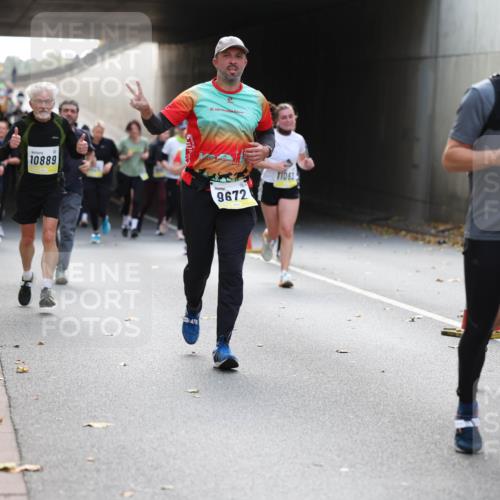 05.10.2025 - 20. swb-Marathon Bremen Michael Strokosch http://msf.ph/oto/9207481 05.10.2025 10:54:11 Laufen 10889, 20, 9672, 1063, 2025 meine-sportfotos.de