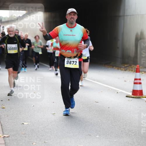 05.10.2025 - 20. swb-Marathon Bremen Michael Strokosch http://msf.ph/oto/9207486 05.10.2025 10:54:12 Laufen 10889, 20, 9672, 063 meine-sportfotos.de