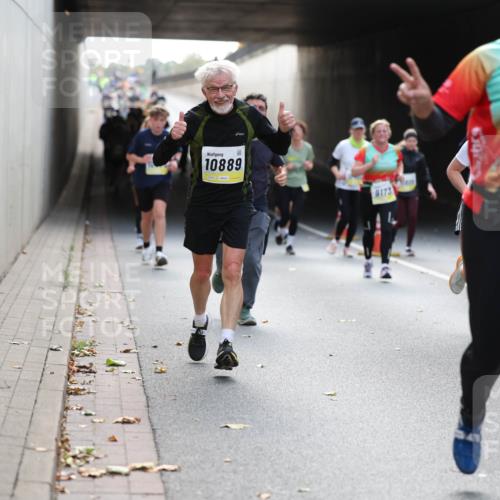 05.10.2025 - 20. swb-Marathon Bremen Michael Strokosch http://msf.ph/oto/9207490 05.10.2025 10:54:13 Laufen 10889, 9173, 9672 meine-sportfotos.de