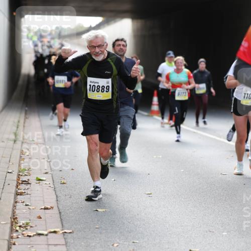 05.10.2025 - 20. swb-Marathon Bremen Michael Strokosch http://msf.ph/oto/9207493 05.10.2025 10:54:13 Laufen 10085, 10889, 9173, 11063, 967 meine-sportfotos.de