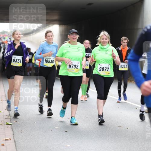05.10.2025 - 20. swb-Marathon Bremen Michael Strokosch http://msf.ph/oto/9207500 05.10.2025 11:01:01 Laufen 9334, 10836, 29, 9702, 9877, 10223, 10135 meine-sportfotos.de