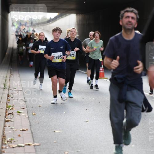 05.10.2025 - 20. swb-Marathon Bremen Michael Strokosch http://msf.ph/oto/9207505 05.10.2025 10:54:15 Laufen 1006, 0985, 125, 09, 108 meine-sportfotos.de