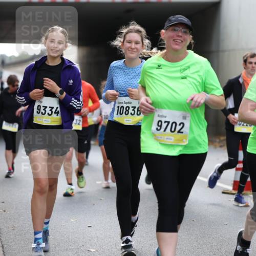 05.10.2025 - 20. swb-Marathon Bremen Michael Strokosch http://msf.ph/oto/9207512 05.10.2025 11:01:02 Laufen 9334, 32, 10836, 9702, 9877 meine-sportfotos.de