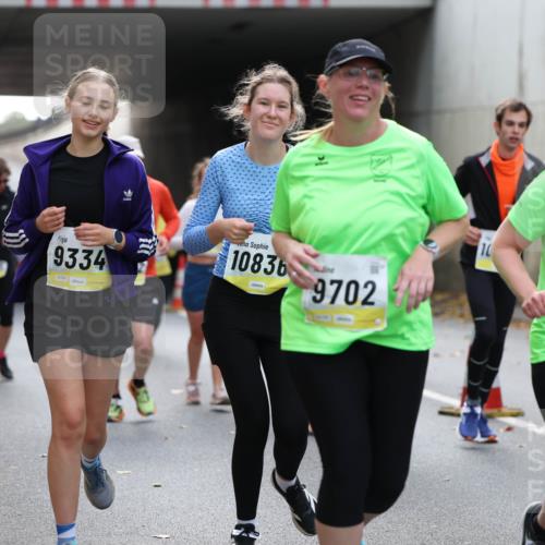 05.10.2025 - 20. swb-Marathon Bremen Michael Strokosch http://msf.ph/oto/9207514 05.10.2025 11:01:02 Laufen 9334, 02268, 10836, 9702, 10, 9877 meine-sportfotos.de