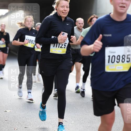 05.10.2025 - 20. swb-Marathon Bremen Michael Strokosch http://msf.ph/oto/9207519 05.10.2025 10:54:18 Laufen 063, 1125, 10985 meine-sportfotos.de