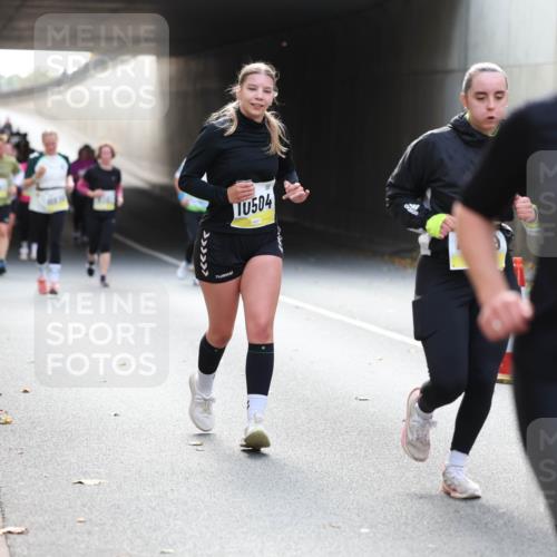 05.10.2025 - 20. swb-Marathon Bremen Michael Strokosch http://msf.ph/oto/9207533 05.10.2025 10:54:21 Laufen 10504, 4447, 10063 meine-sportfotos.de