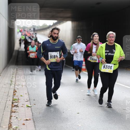 05.10.2025 - 20. swb-Marathon Bremen Michael Strokosch http://msf.ph/oto/9207551 05.10.2025 11:01:15 Laufen 9184, 10859, 9306 meine-sportfotos.de