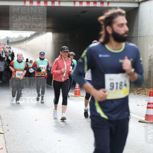 05.10.2025 - 20. swb-Marathon Bremen Michael Strokosch http://msf.ph/oto/9207558 05.10.2025 11:01:17 Laufen 11019, 1670, 9184, 10859 meine-sportfotos.de