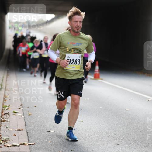 05.10.2025 - 20. swb-Marathon Bremen Michael Strokosch http://msf.ph/oto/9207565 05.10.2025 10:54:27 Laufen 21, 2025, 1263, 02512 meine-sportfotos.de