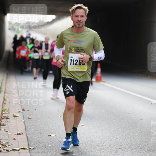 05.10.2025 - 20. swb-Marathon Bremen Michael Strokosch http://msf.ph/oto/9207567 05.10.2025 10:54:28 Laufen 21, 2025, 11265, 02512 meine-sportfotos.de