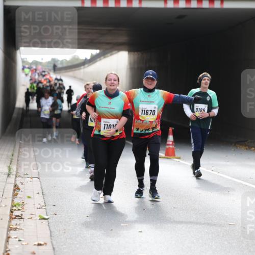 05.10.2025 - 20. swb-Marathon Bremen Michael Strokosch http://msf.ph/oto/9207568 05.10.2025 11:01:20 Laufen 0, 2, 108, 11010, 11670, 9186 meine-sportfotos.de