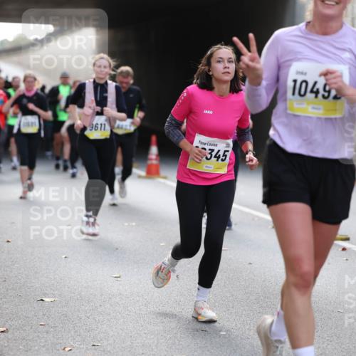 05.10.2025 - 20. swb-Marathon Bremen Michael Strokosch http://msf.ph/oto/9207579 05.10.2025 10:54:30 Laufen 9611, 345, 1049 meine-sportfotos.de