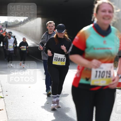 05.10.2025 - 20. swb-Marathon Bremen Michael Strokosch http://msf.ph/oto/9207589 05.10.2025 11:01:23 Laufen 10866, 11019, 9186 meine-sportfotos.de
