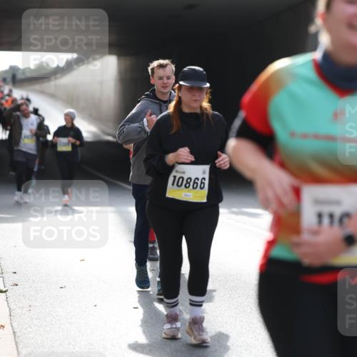 05.10.2025 - 20. swb-Marathon Bremen Michael Strokosch http://msf.ph/oto/9207591 05.10.2025 11:01:24 Laufen 10866, 91 meine-sportfotos.de