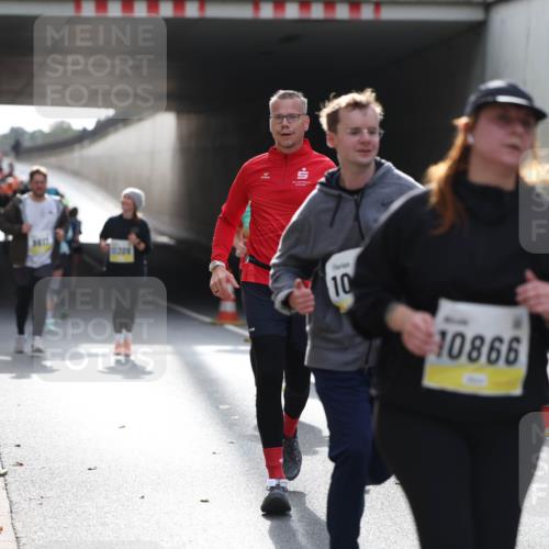 05.10.2025 - 20. swb-Marathon Bremen Michael Strokosch http://msf.ph/oto/9207597 05.10.2025 11:01:25 Laufen 3617, 11308, 10, 10866 meine-sportfotos.de