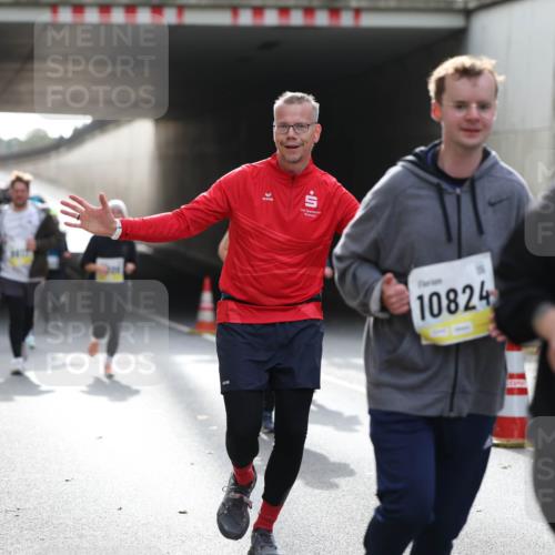 05.10.2025 - 20. swb-Marathon Bremen Michael Strokosch http://msf.ph/oto/9207599 05.10.2025 11:01:25 Laufen 10824, 1086 meine-sportfotos.de