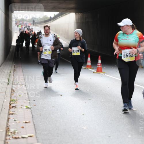 05.10.2025 - 20. swb-Marathon Bremen Michael Strokosch http://msf.ph/oto/9207602 05.10.2025 11:01:27 Laufen 9617, 11309, 9552 meine-sportfotos.de