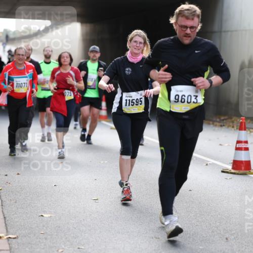 05.10.2025 - 20. swb-Marathon Bremen Michael Strokosch http://msf.ph/oto/9207603 05.10.2025 10:54:34 Laufen 11071, 079, 116, 11595, 9603 meine-sportfotos.de