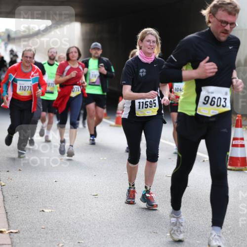 05.10.2025 - 20. swb-Marathon Bremen Michael Strokosch http://msf.ph/oto/9207606 05.10.2025 10:54:34 Laufen 176, 1071, 11071, 079, 11595, 1048, 9603 meine-sportfotos.de