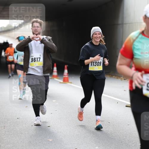 05.10.2025 - 20. swb-Marathon Bremen Michael Strokosch http://msf.ph/oto/9207616 05.10.2025 11:01:29 Laufen 115, 9617, 11309, 9552 meine-sportfotos.de