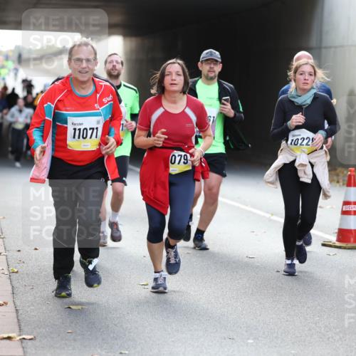 05.10.2025 - 20. swb-Marathon Bremen Michael Strokosch http://msf.ph/oto/9207617 05.10.2025 10:54:36 Laufen 11071, 079, 1022, 10489 meine-sportfotos.de